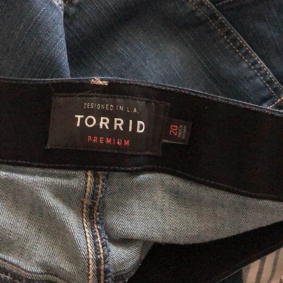 Torrid Bombshell Skinny Capris - Picture 2 of 3